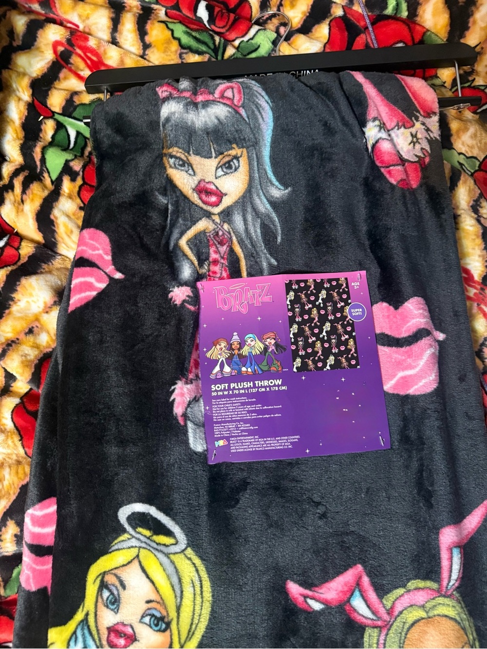 Bratz Black & Pink Plush Throw Blanket - Soft Home Bedding